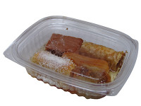 5 soorten mini grieks gebakjes op siroop in bak.